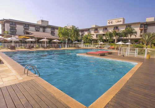 piscina-do-flat-em-brasilia-hplus-life-resort-1